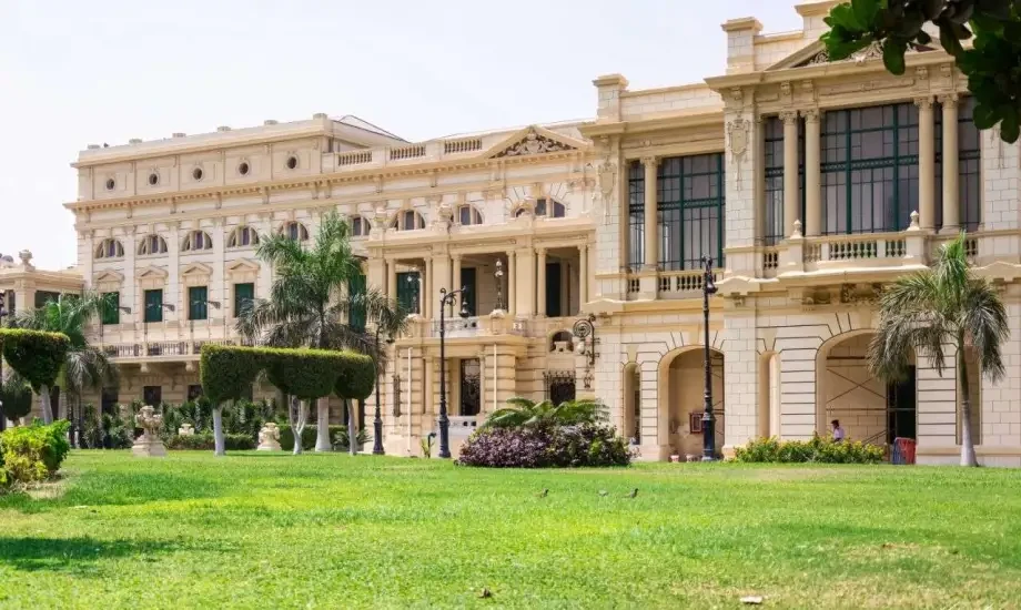 القصور الملكية